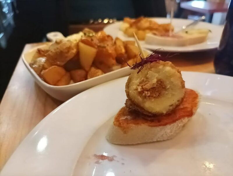 malaga-food-tour-with-tapas-drinks-with-a-local-2