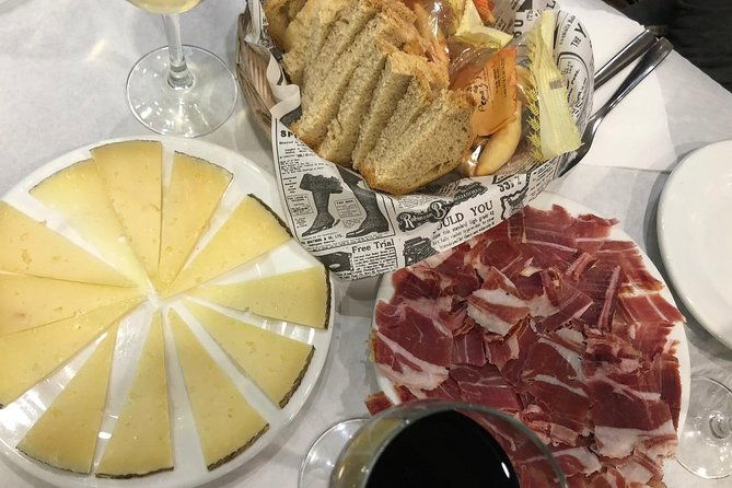 malaga-food-tour-with-tapas-drinks-with-a-local