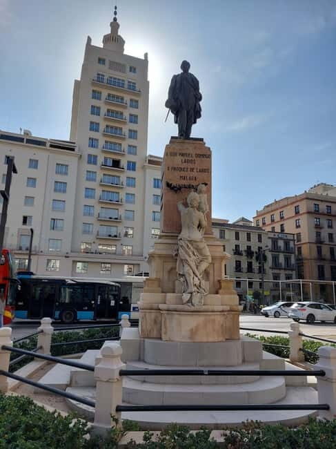 Málaga: Highlights Walking Tour with Drinks and Tapas - A Detailed Look at the Málaga Highlights Walking Tour