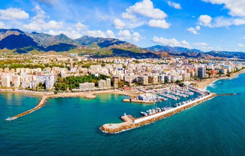 Málaga: Marbella & Puerto Banús Coastal Glamour Tour - A Relaxed Introduction to Marbella Old Town