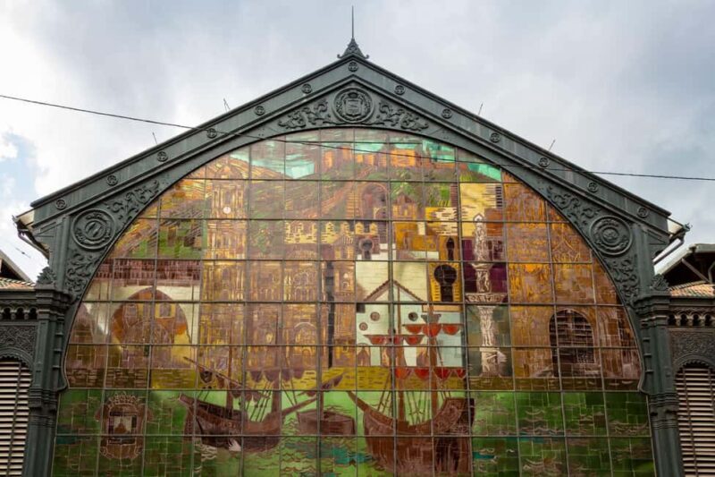 Malaga: Private 2 Hour or Half-Day Sightseeing Tour - Visiting the Vibrant Atarazanas Market