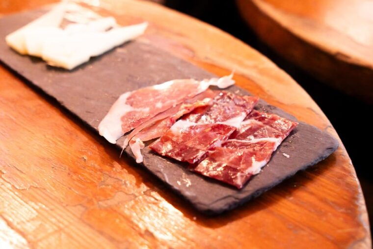 malaga-wine-and-tapas-tour-with-tastings-and-drinks