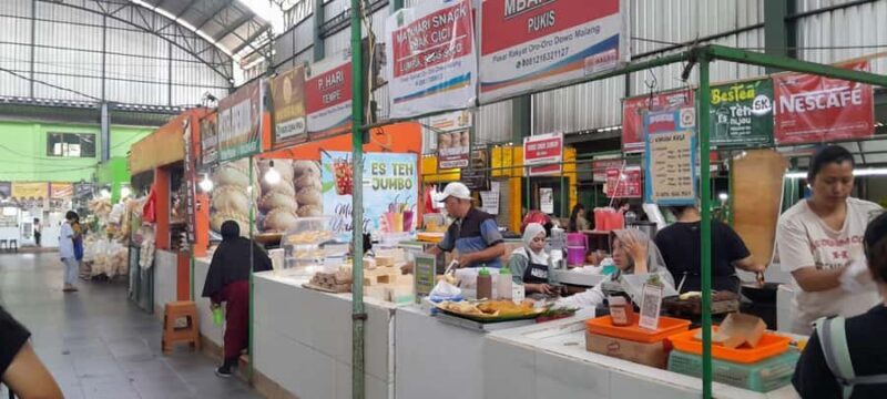 Malang: Pasar Oro-Oro Dowo Market Tour with Local Guide - The Sum Up