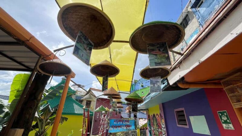 Malang: Rainbow Village & Kayutangan Heritage Walking Tour - How the Tour Works: A Breakdown of the Experience