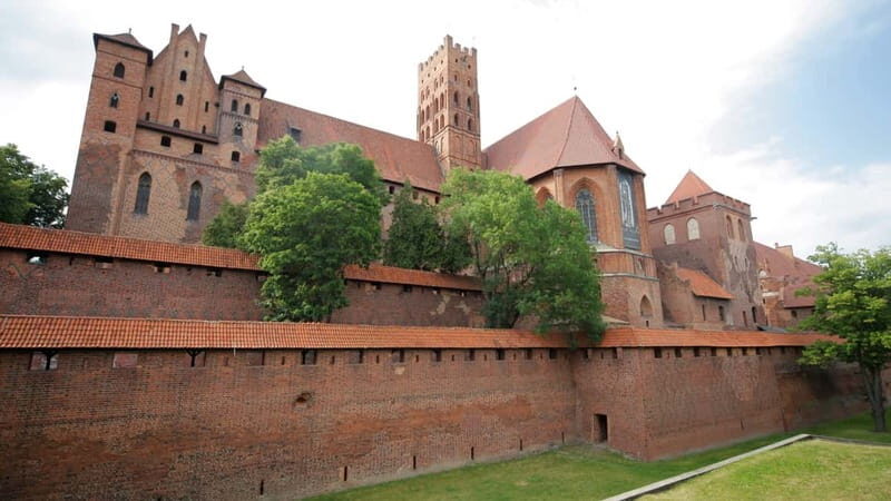 MALBORK: Castle of the Teutonic Oder from Warsaw - private - An In-Depth Look at the Malbork Castle Private Tour