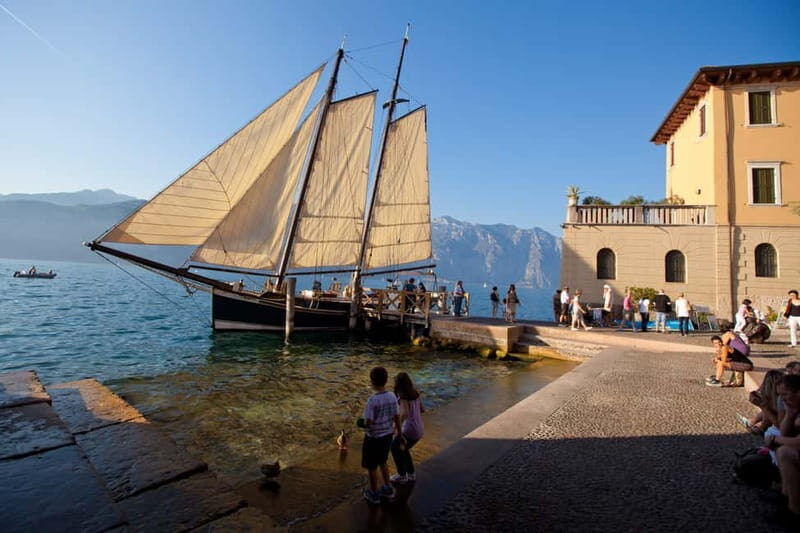 Malcesine: Golden Sunset Cruise with Food, Drinks & Music - Setting the Scene: What the Cruise Offers