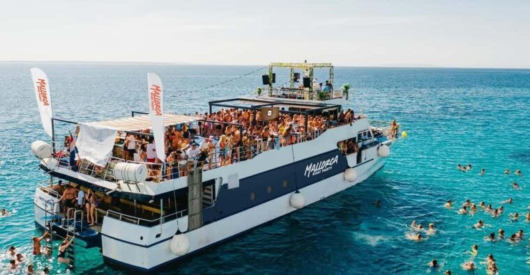 mallorca-boat-party-with-live-djs-lunch-nightclub-entry