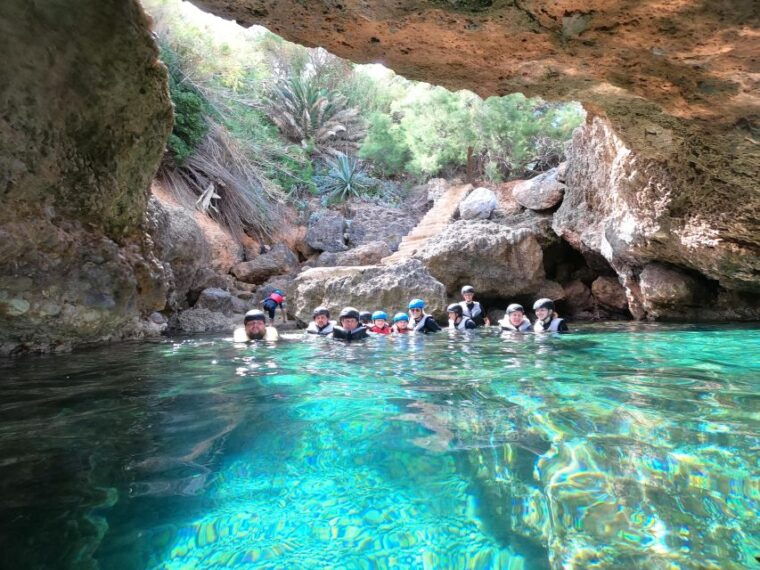 mallorca-kayaking-sea-cave-cliff-jumping-snorkel-tour