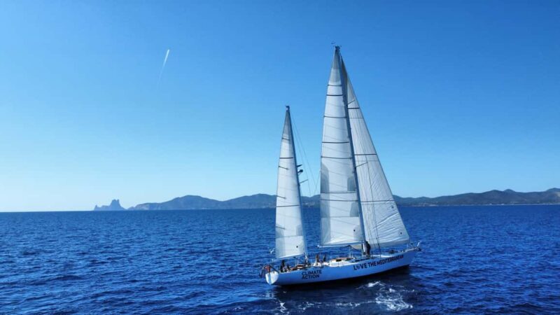 Mallorca: Palma Bay Cruise on a Magnificent 72-feet Sailboat - Key Points