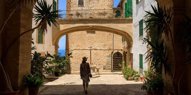 Mallorca: Unveiling the Island's Hidden Gems Guided Day Tour - Lunch in the Flatlands: Authentic Mallorcan Cuisine