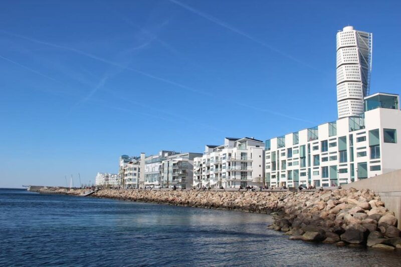 malmo-sightseeing-and-landmarks-tour-by-bike