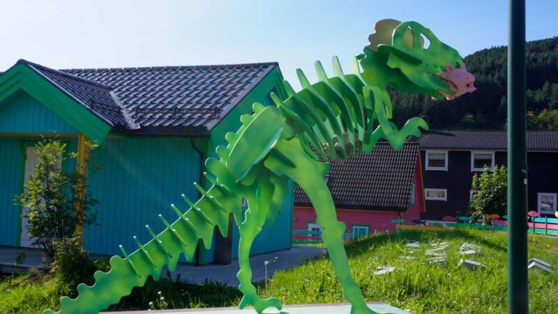 maloy-kannesteinen-and-colorful-village-tour