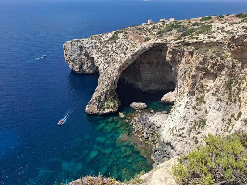 Malta: 5 hr Vintage Bus Tour - Mdina & Blue Grotto inc. food - Discovering Malta on a Vintage Bus
