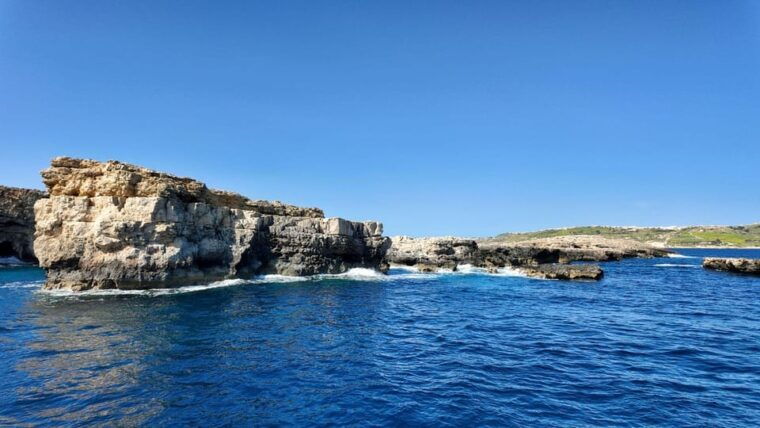 malta-comino-blue-lagoon-crystal-lagoon-caves-cruise