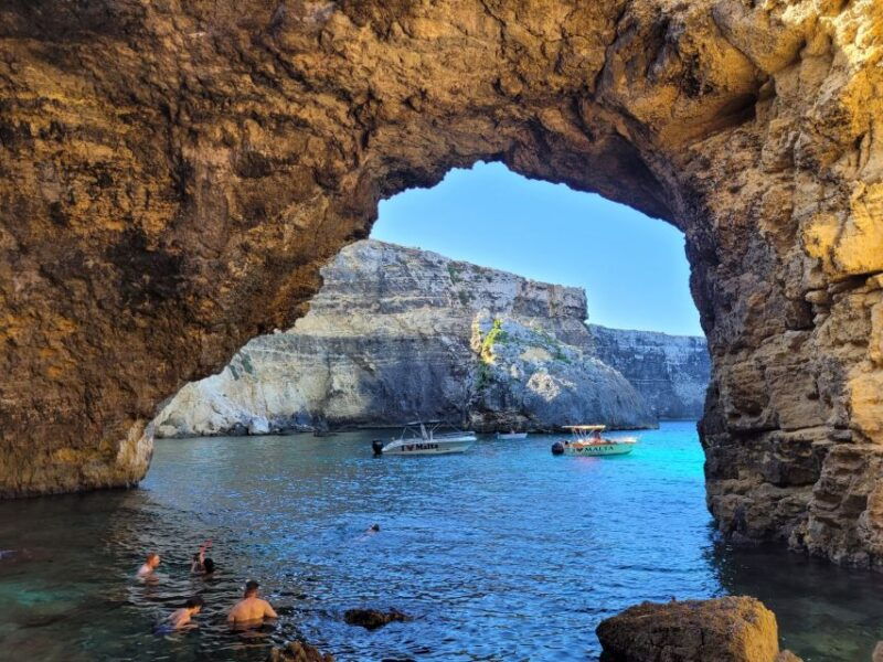 malta-comino-blue-lagoon-crystal-lagoon-private-boat-tour