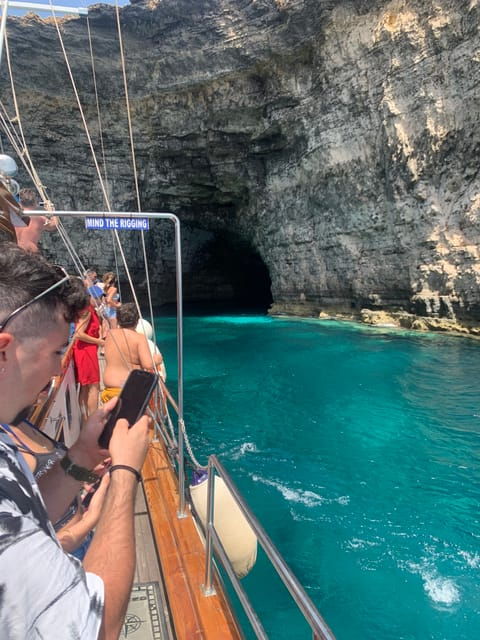 malta-comino-blue-lagoon-sea-caves-day-trip