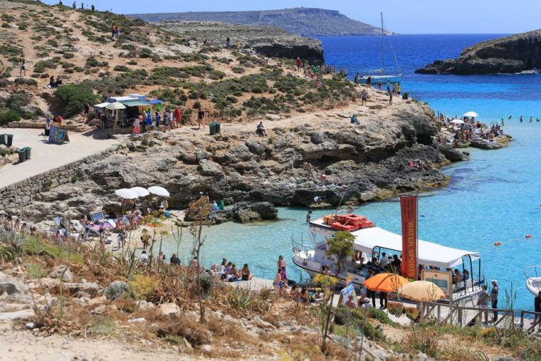 malta-comino-blue-lagoon-sea-caves-day-trip