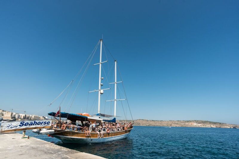 malta-comino-santa-maria-bay-blue-lagoon-caves-day-trip