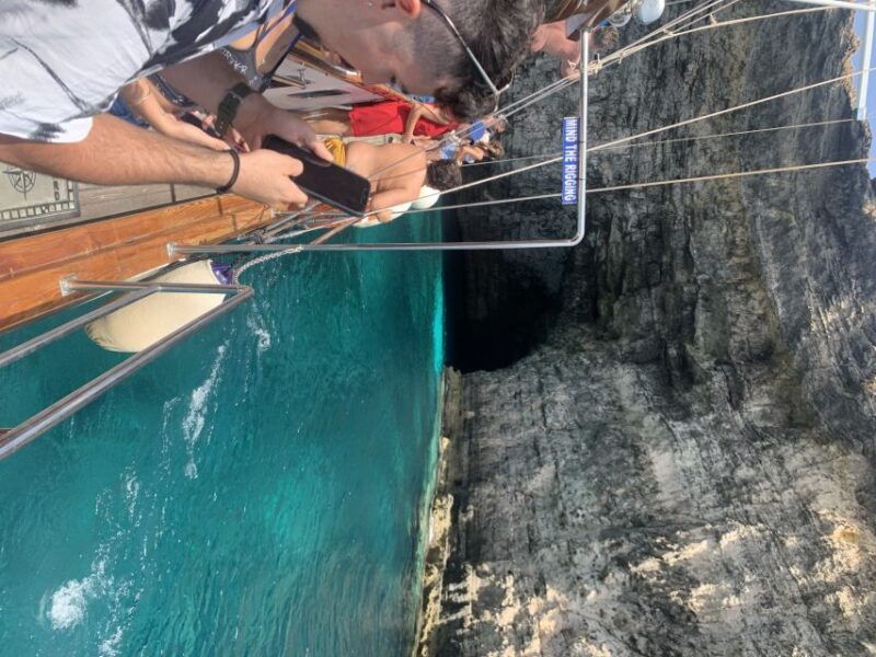 malta-comino-santa-maria-bay-blue-lagoon-caves-day-trip