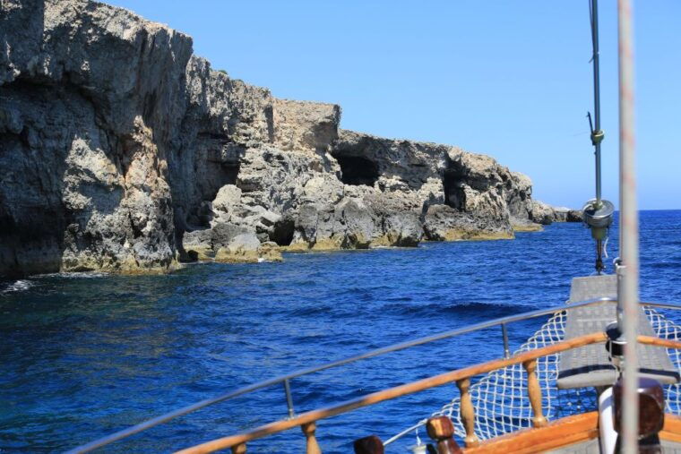 malta-comino-santa-maria-bay-blue-lagoon-caves-day-trip