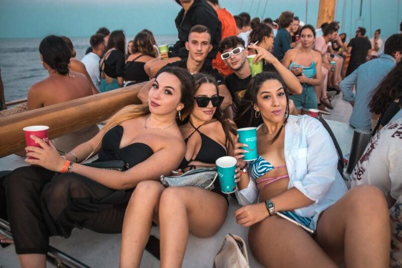 malta-lazy-pirate-boat-party-with-drinks-food