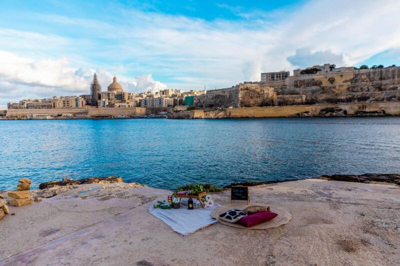 malta-marrige-proposal-with-scenic-views-and-picnic