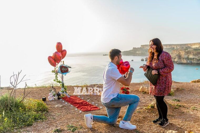 malta-marrige-proposal-with-scenic-views-and-picnic