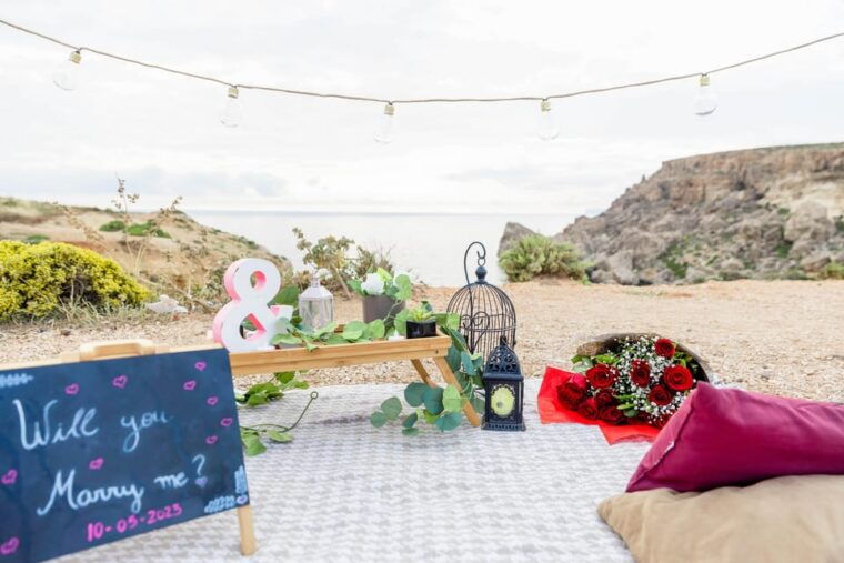 malta-marrige-proposal-with-scenic-views-and-picnic