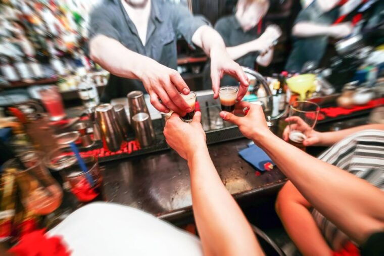 malta-pub-crawl-of-paceville-and-st-julians-with-drinks