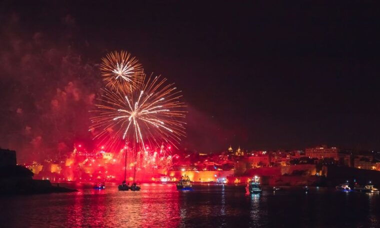 malta-valletta-sliema-bugibba-fireworks-festival-cruise