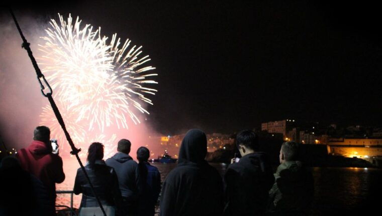malta-valletta-sliema-bugibba-fireworks-festival-cruise