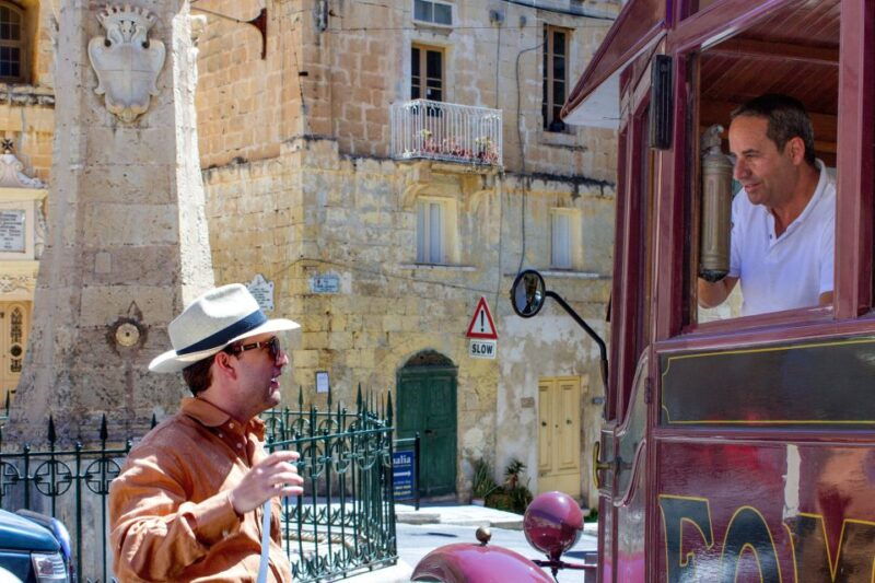 malta-vintage-bus-ride-through-the-three-cities