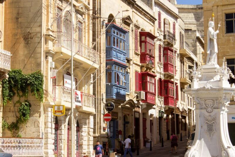 malta-vintage-bus-ride-through-the-three-cities