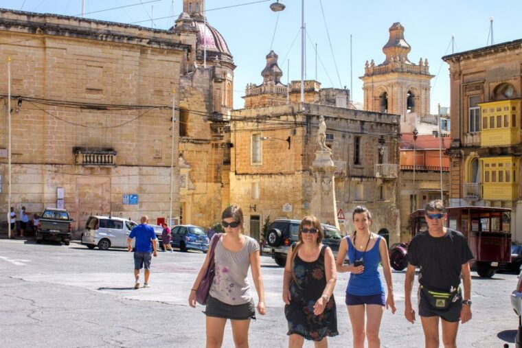 malta-vintage-bus-ride-through-the-three-cities