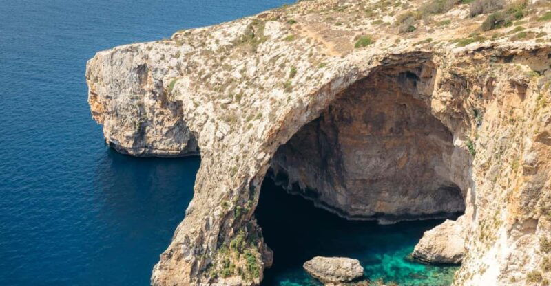 maltas-splendour-excursion-trips-in-blue-grotto-comino