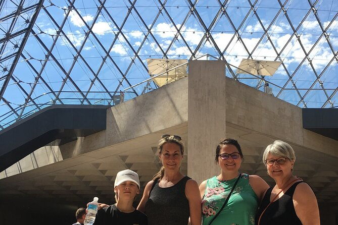 mamma-mia-paris-louvre-museum-guided-tour-kid-friendly-activity
