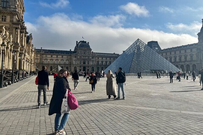 mamma-mia-paris-louvre-museum-guided-tour-kid-friendly-activity