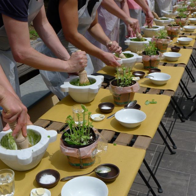 manarola-pesto-making-class-with-tasting-and-wine