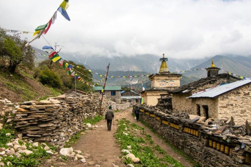 manaslu-circuit-trek-guide-service