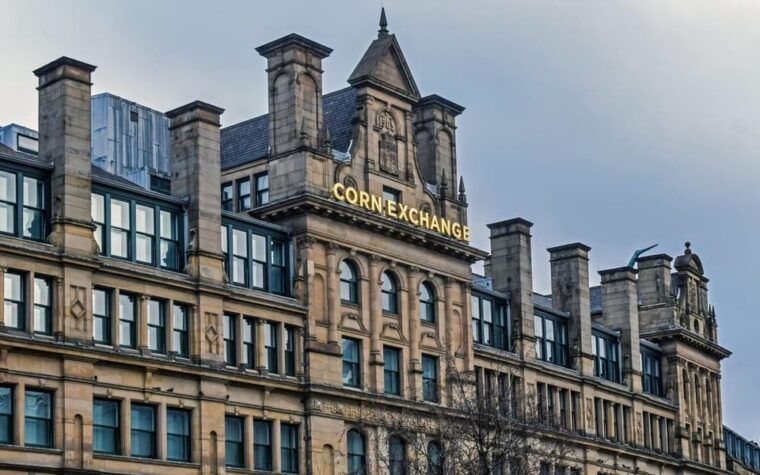 manchester-city-walking-tour-exploration-game