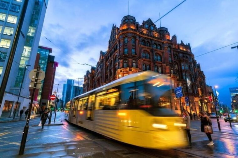 manchester-sightseeing-walking-custom-tour-with-a-guide