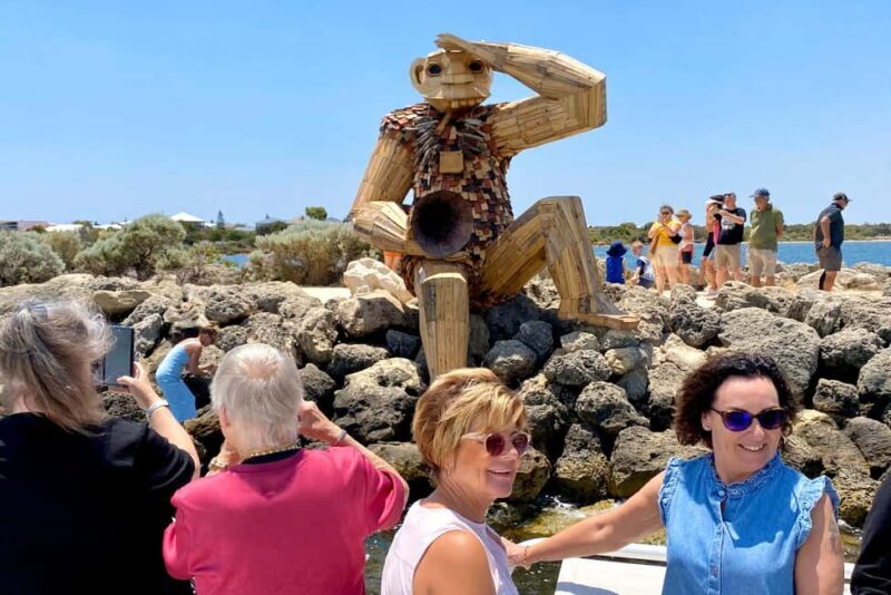 Mandurah: Dolphin & Giant Sightseeing Cruise - Key Points  