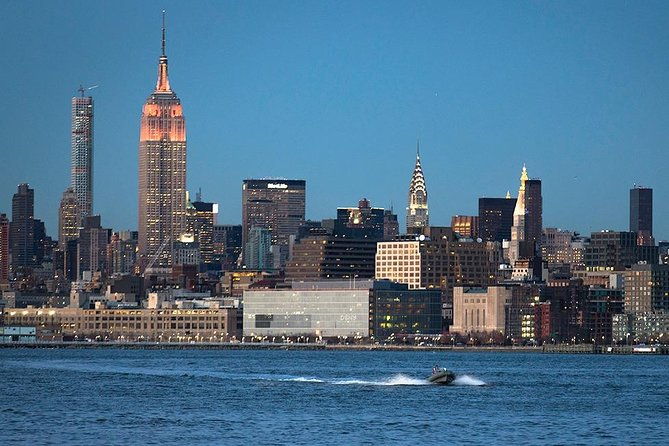 manhattan-adventure-sightseeing-boat-tour-departing-downtown