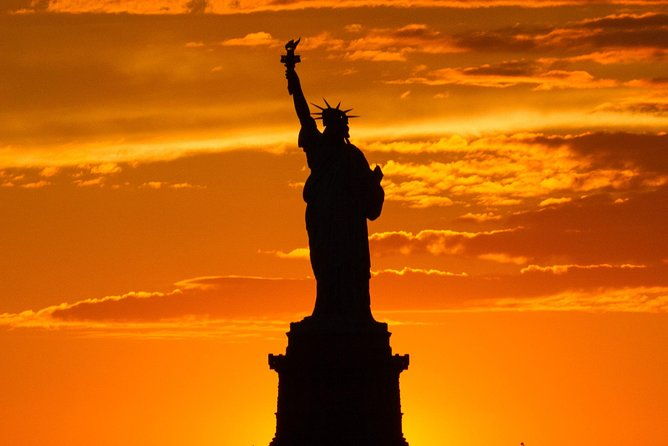 manhattan-adventure-sightseeing-boat-tour-departing-downtown