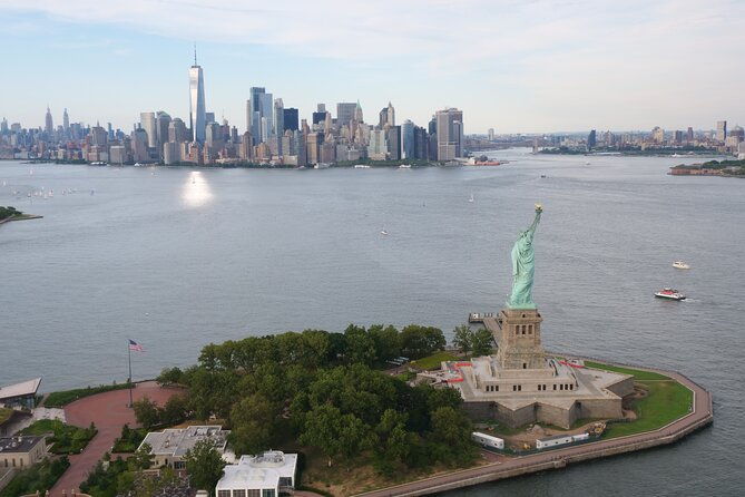 manhattan-helicopter-tour-from-westchester-shared-2