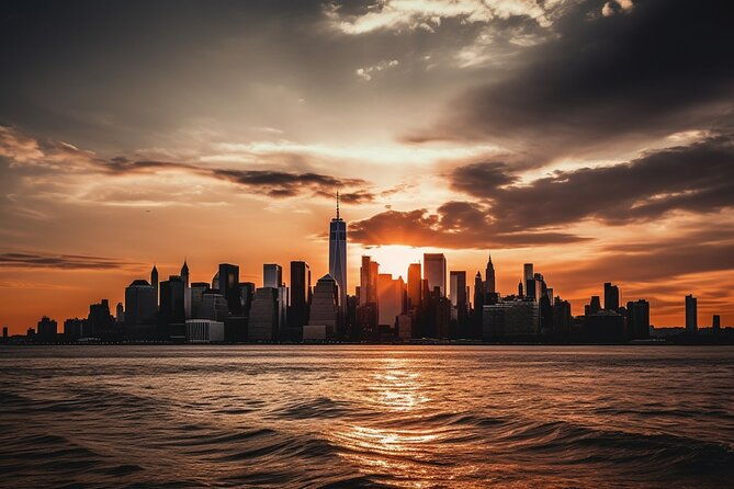 manhattan-skyline-and-statue-night-cruise