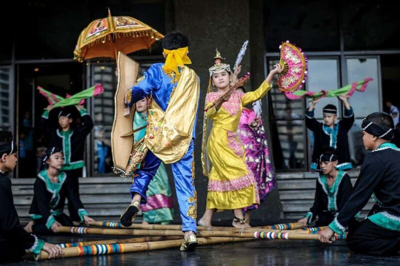 Manila: Private Dinner with Cultural Show and City Tour - FAQs