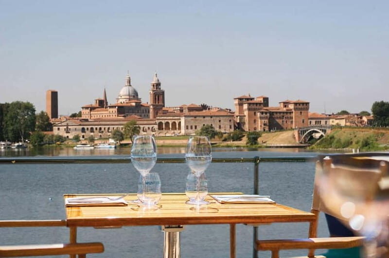 Mantua: from the water, lunch on the boat and guided visit to the city center - Exploring Mantua from the Water