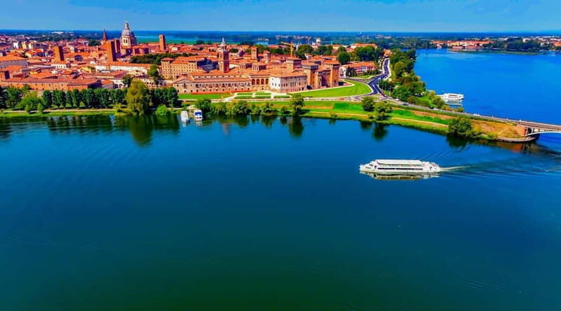 Mantua: Panoramic Cruise with Guide, Natural Oasis and Water Elevator - Key Points