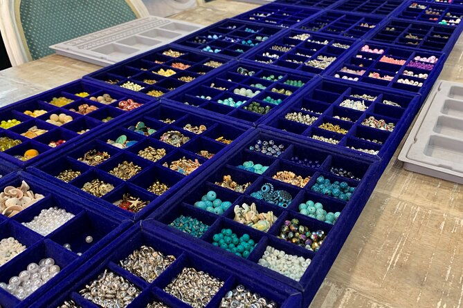 manufacturing-of-customizable-bracelets-in-paris